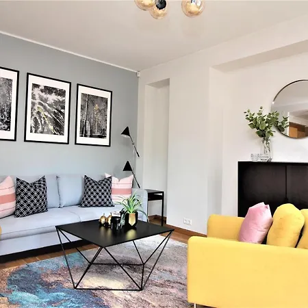 Freedom Square アパートホテル