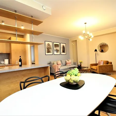 Aparthotel Freedom Square 4*