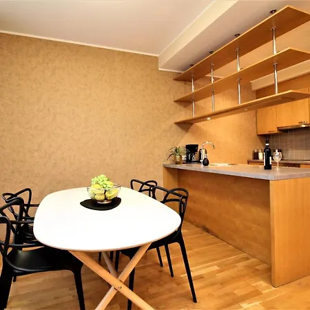 Aparthotel Freedom Square 4*