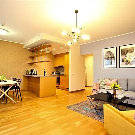 Freedom Square 4*