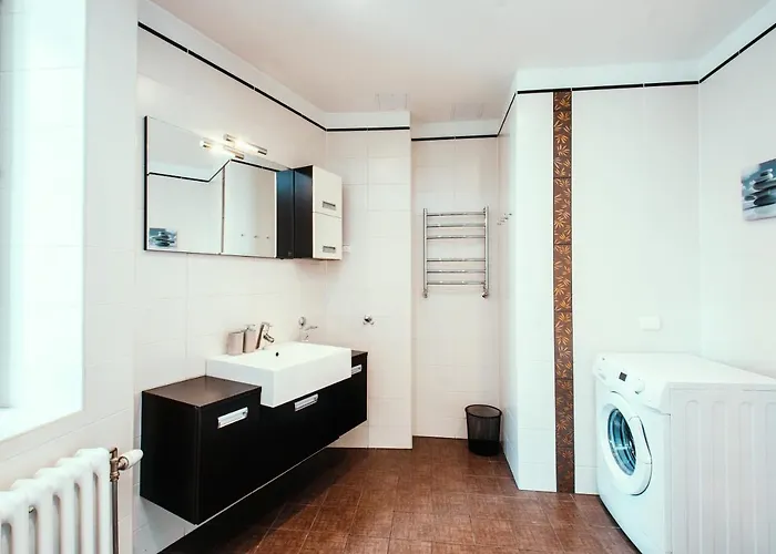 מלון דירות Freedom Square