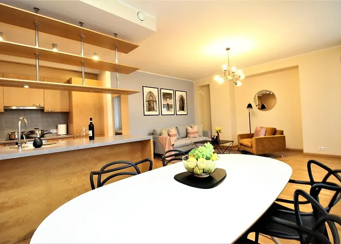 Aparthotel Freedom Square 4*