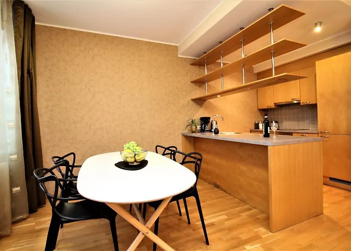 Aparthotel Freedom Square 4*