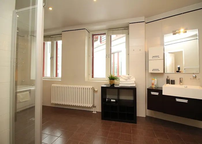 מלון דירות Freedom Square