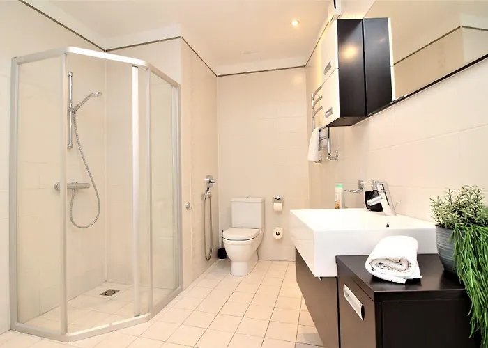 מלון דירות Freedom Square